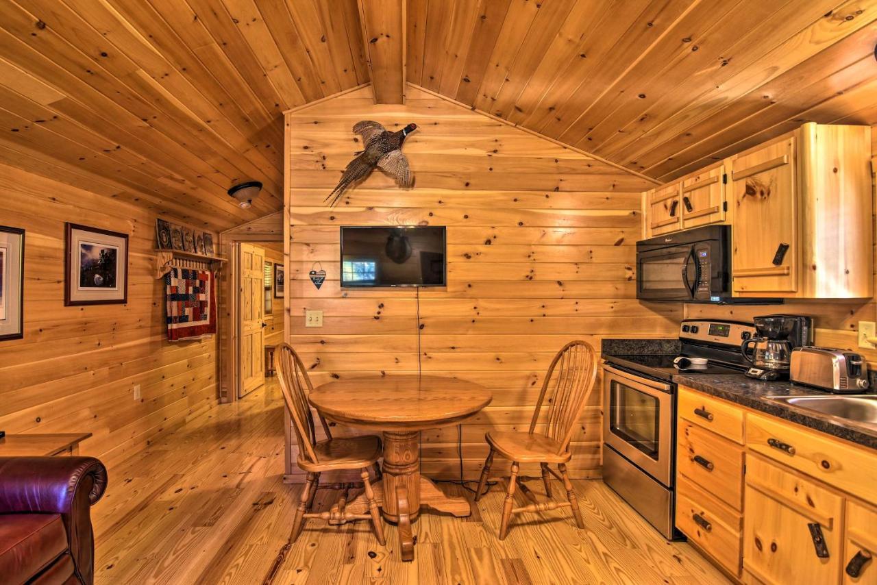 Pet-Friendly Cabin With Fire Pit And River Access! Parsons Exterior photo